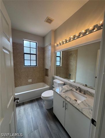 7614 Bristol CIR, Naples, FL 34120