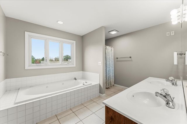 302 County Road 2650 N, Mahomet, IL 61853