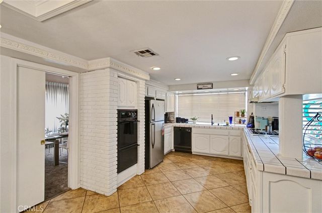 16410 Wintun, Apple Valley, CA 92307