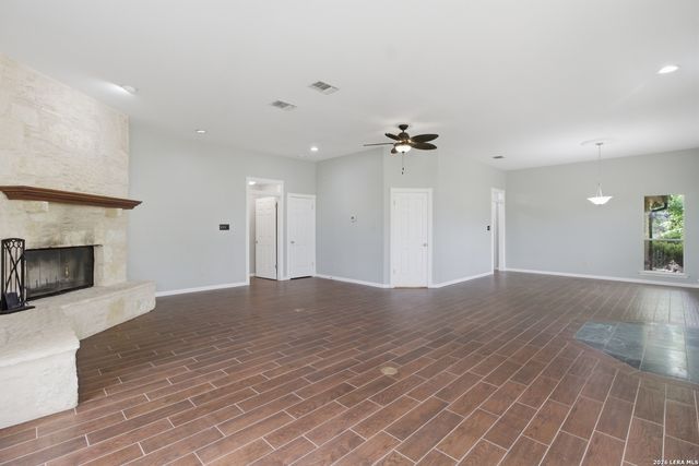 292 Phillip Dr, Pipe Creek, TX 78063