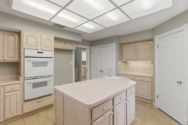 292 Phillip Dr, Pipe Creek, TX 78063