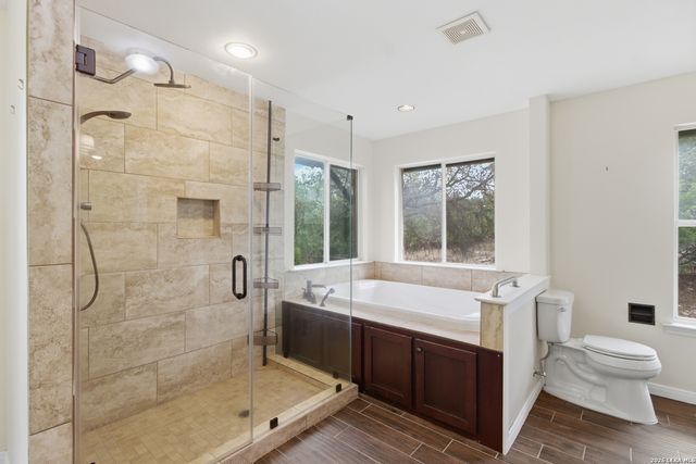 292 Phillip Dr, Pipe Creek, TX 78063