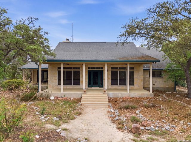 292 Phillip Dr, Pipe Creek, TX 78063