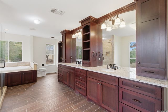 292 Phillip Dr, Pipe Creek, TX 78063