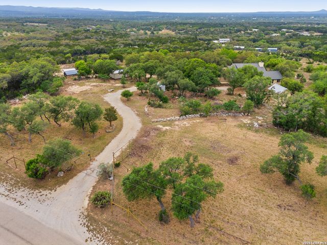 292 Phillip Dr, Pipe Creek, TX 78063