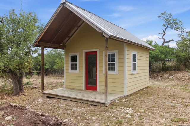 292 Phillip Dr, Pipe Creek, TX 78063