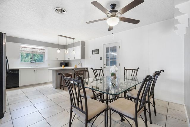 1129 Lake Dr, Kerrville, TX 78028