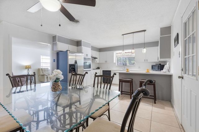 1129 Lake Dr, Kerrville, TX 78028