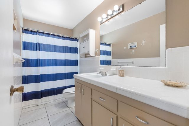 1129 Lake Dr, Kerrville, TX 78028