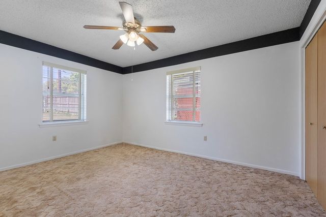 1129 Lake Dr, Kerrville, TX 78028
