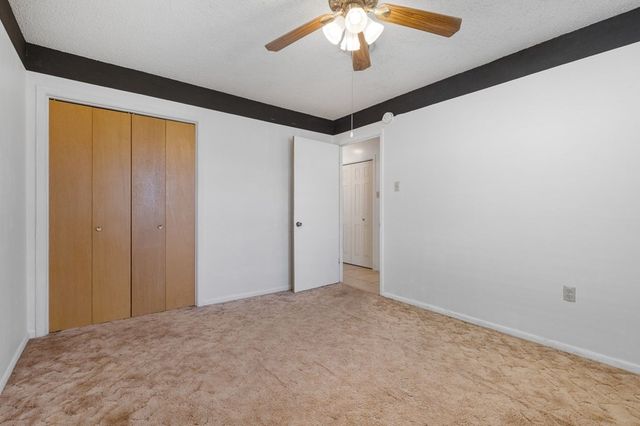 1129 Lake Dr, Kerrville, TX 78028
