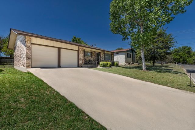 1129 Lake Dr, Kerrville, TX 78028