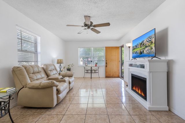 1129 Lake Dr, Kerrville, TX 78028