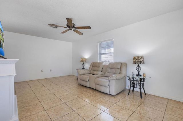 1129 Lake Dr, Kerrville, TX 78028