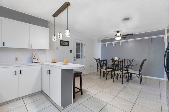 1129 Lake Dr, Kerrville, TX 78028