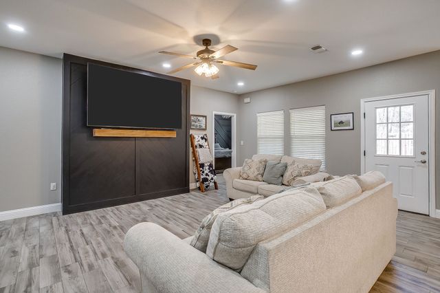 409 Titus Drive, Springtown, TX 76082