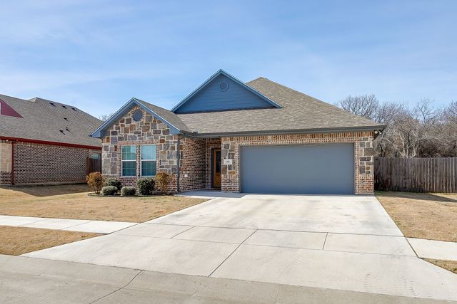 409 Titus Drive, Springtown, TX 76082