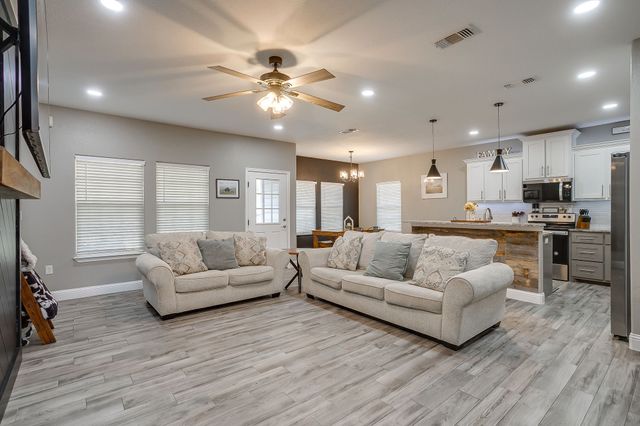 409 Titus Drive, Springtown, TX 76082