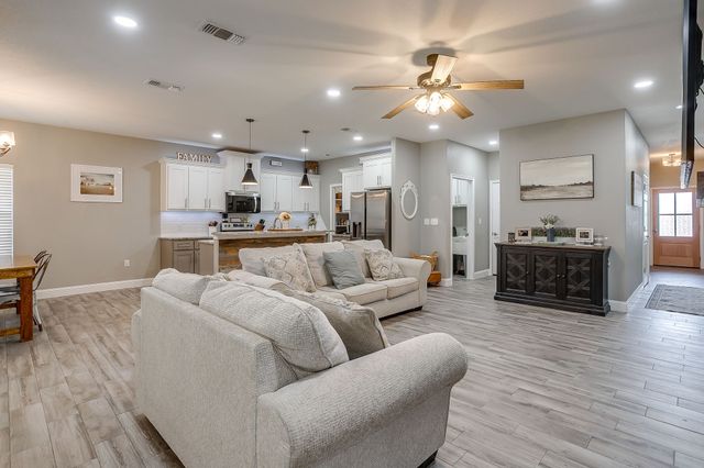 409 Titus Drive, Springtown, TX 76082