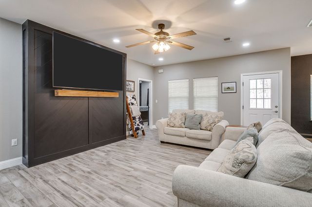 409 Titus Drive, Springtown, TX 76082