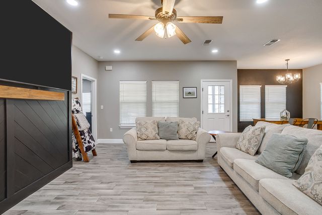 409 Titus Drive, Springtown, TX 76082