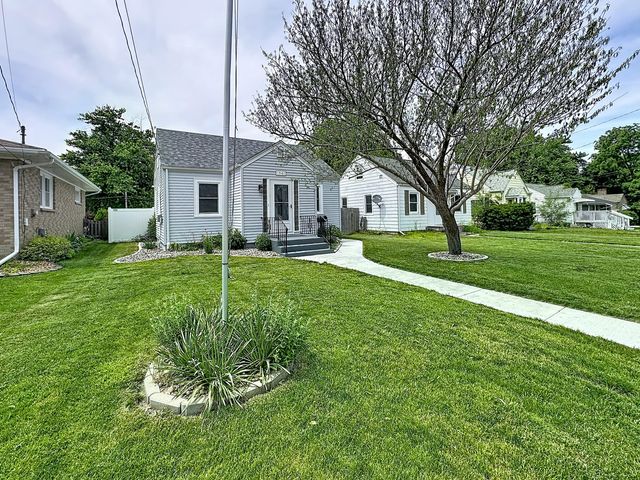 1841 32nd Street, Moline, IL 61265
