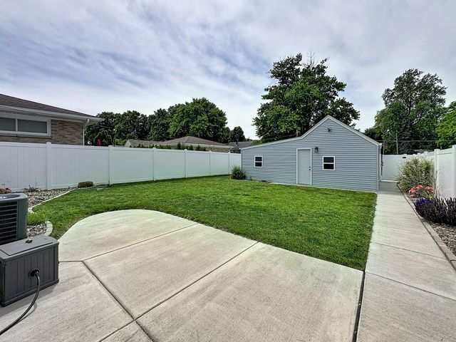 1841 32nd Street, Moline, IL 61265
