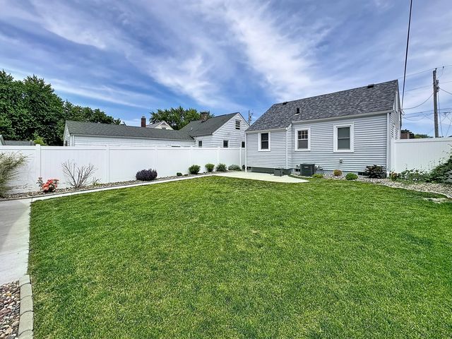 1841 32nd Street, Moline, IL 61265
