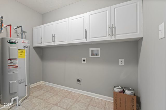 1811 N Creekwater Pass, Greenfield, IN 46140