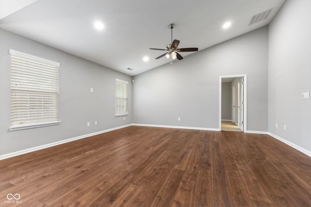 1811 N Creekwater Pass, Greenfield, IN 46140