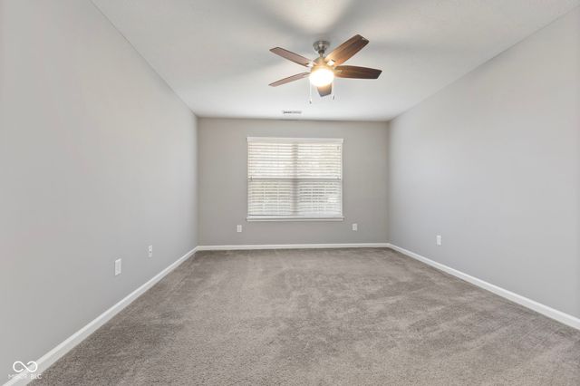 1811 N Creekwater Pass, Greenfield, IN 46140