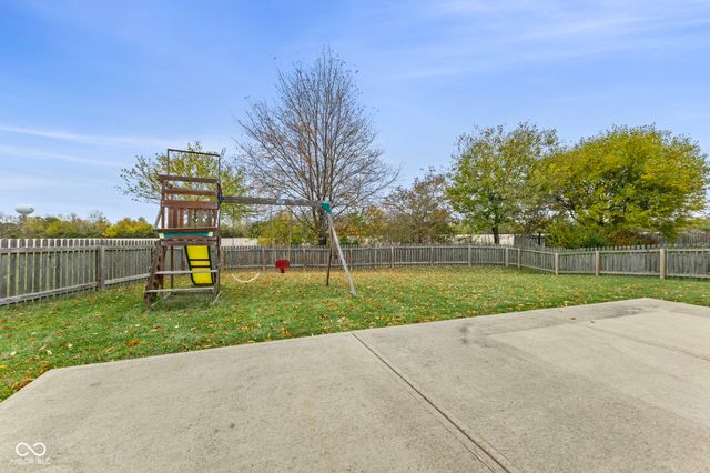 1811 N Creekwater Pass, Greenfield, IN 46140