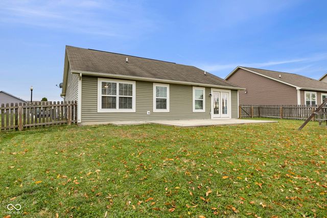 1811 N Creekwater Pass, Greenfield, IN 46140