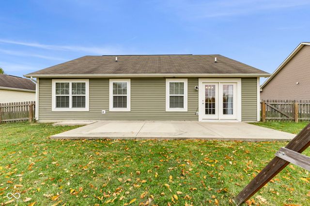 1811 N Creekwater Pass, Greenfield, IN 46140