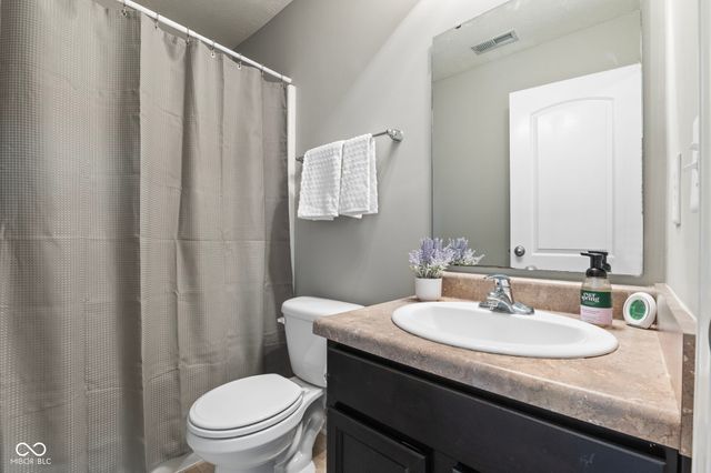 1811 N Creekwater Pass, Greenfield, IN 46140