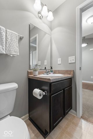 1811 N Creekwater Pass, Greenfield, IN 46140