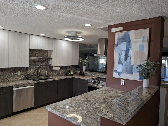 1710 NW 18th Avenue 204, Delray Beach, FL 33445
