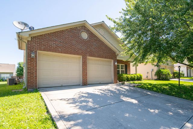 11044 Schoolhouse Road, Fishers, IN 46037