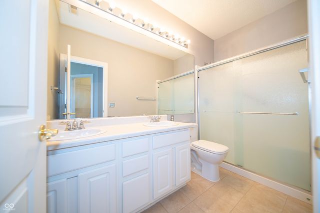11044 Schoolhouse Road, Fishers, IN 46037