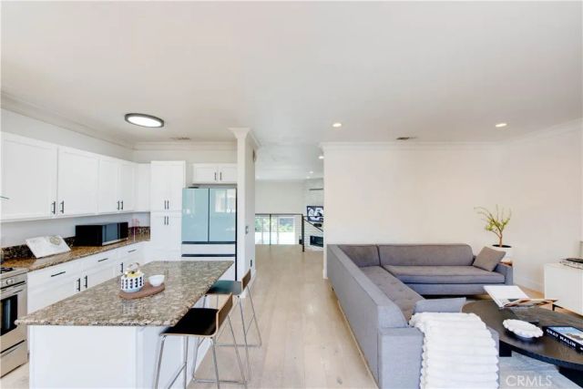 7330 De Soto, Canoga Park, CA 91303