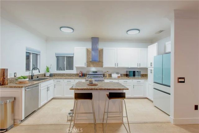 7330 De Soto, Canoga Park, CA 91303