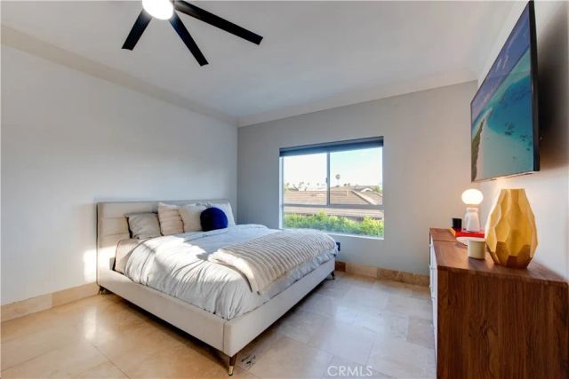 7330 De Soto, Canoga Park, CA 91303