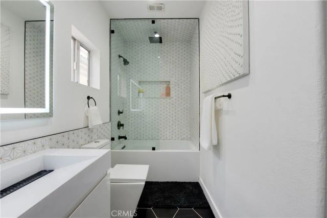 7330 De Soto, Canoga Park, CA 91303