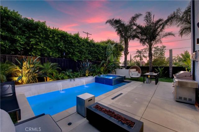 7330 De Soto, Canoga Park, CA 91303