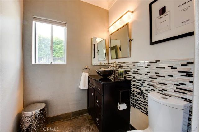 7330 De Soto, Canoga Park, CA 91303
