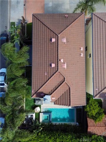 7330 De Soto, Canoga Park, CA 91303