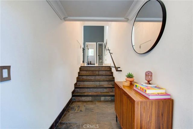 7330 De Soto, Canoga Park, CA 91303
