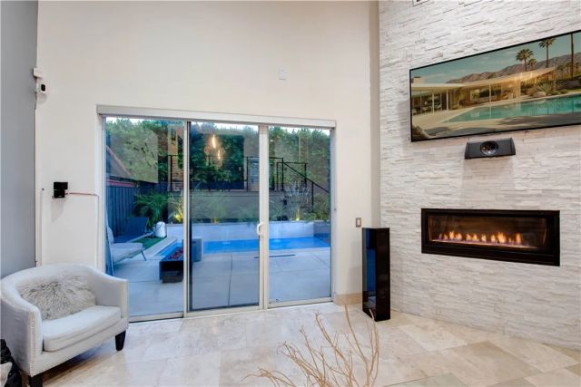 7330 De Soto, Canoga Park, CA 91303
