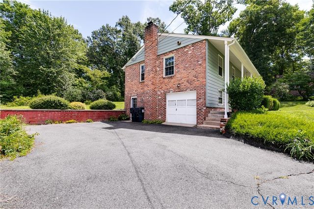 9110 Brucewood Dr, North Chesterfield, VA 23235