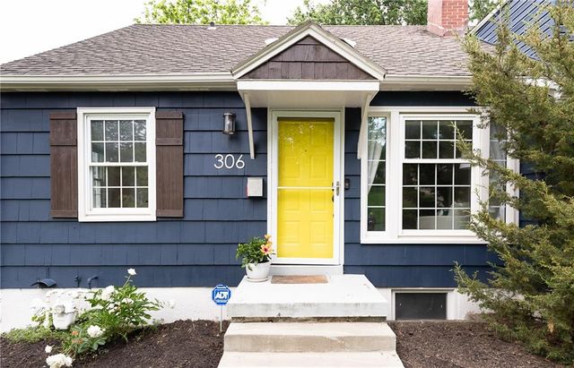 306 E Dartmouth Road, Kansas City, MO 64113
